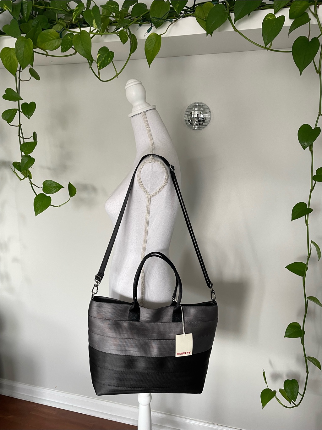Harvey’s Streamline Large Tote Ombr Seatbelt Bag